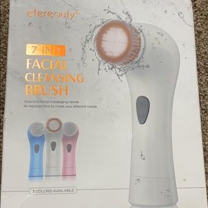 Facial cleansing brush
